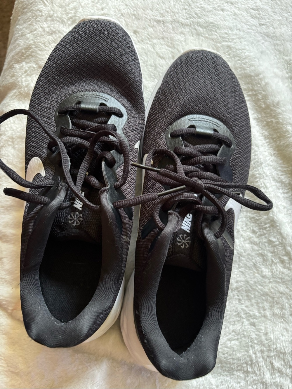 Nike Revolution Black/White Athletic Shoes